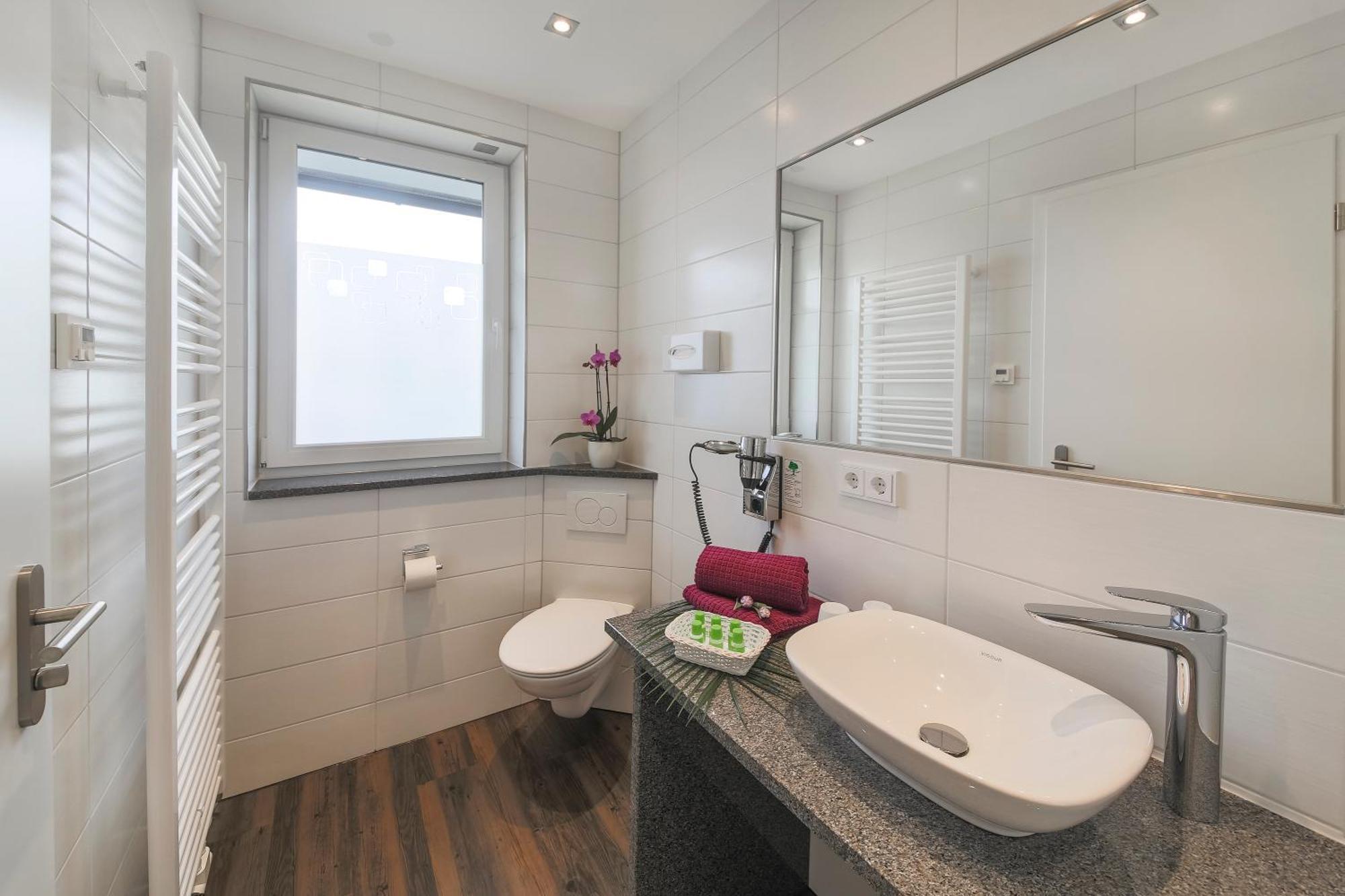 Hotel Gaestehaus Stock Zimmer Teekaennle Friedrichshafen Esterno foto